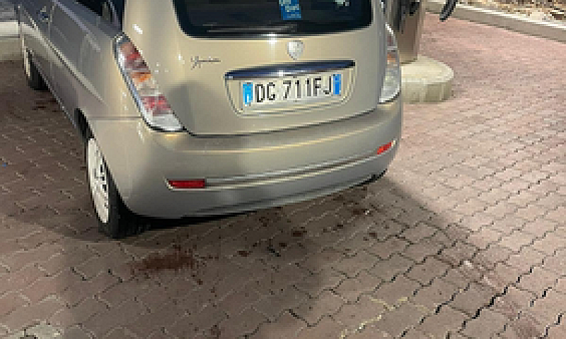 Lancia Y...
