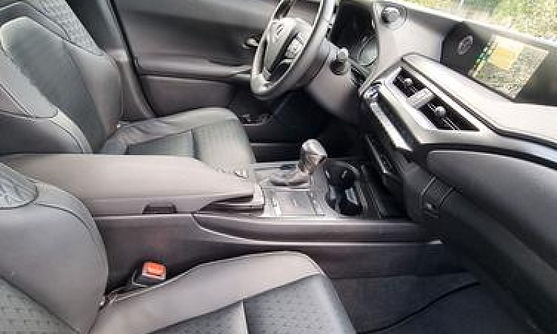 Lexus Ux 250H Hybrid...