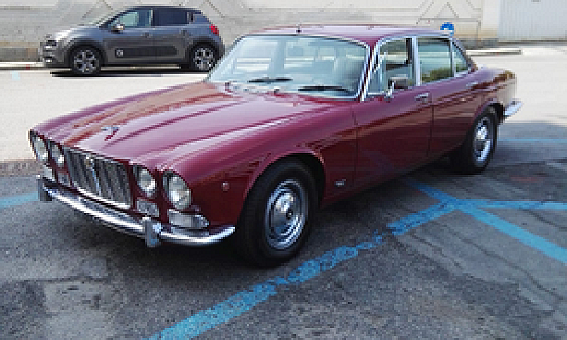 Jaguar Xj6...