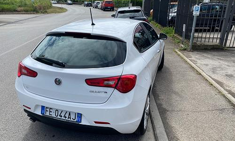 Alfa Romeo Giulietta...