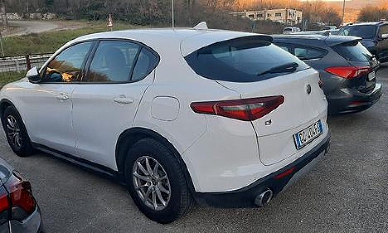 Alfa Romeo Stelvio 2...