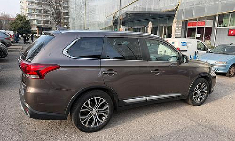 Mitsubishi Outlander...