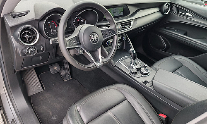 Alfa Romeo Stelvio Q...