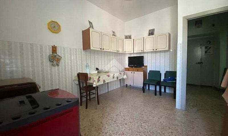 2 Locali A Piansano...