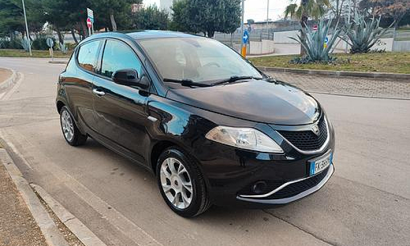 Lancia Ypsilon 0.9 T...