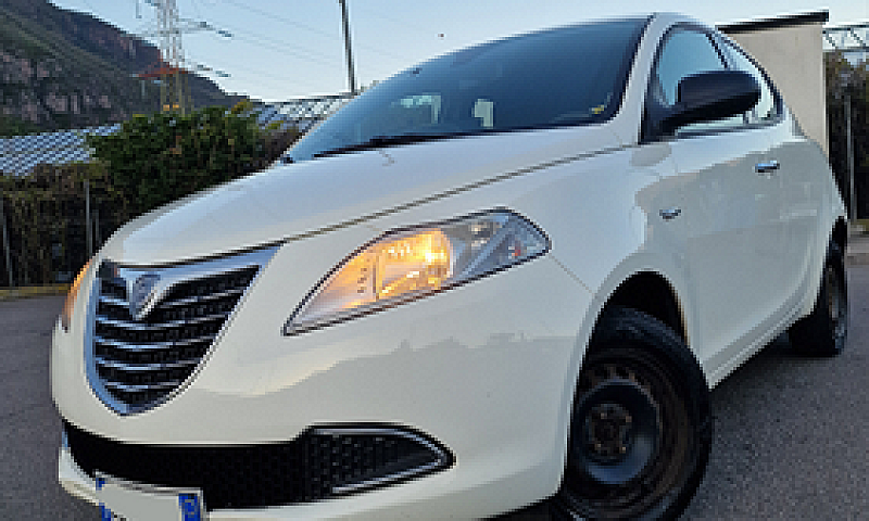Lancia Ypsilon 1.3 M...