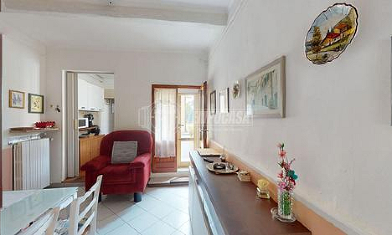Porzione Di Casa Con...