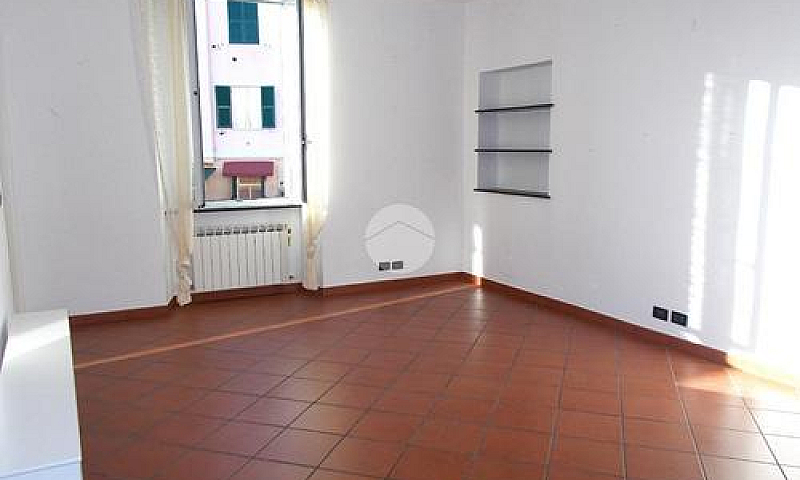 4 Locali A Genova...