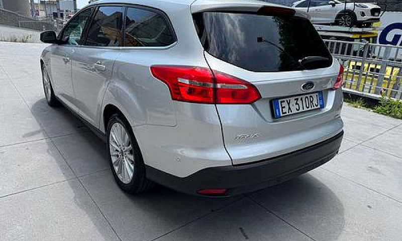 Ford Focus 1.0 Titan...