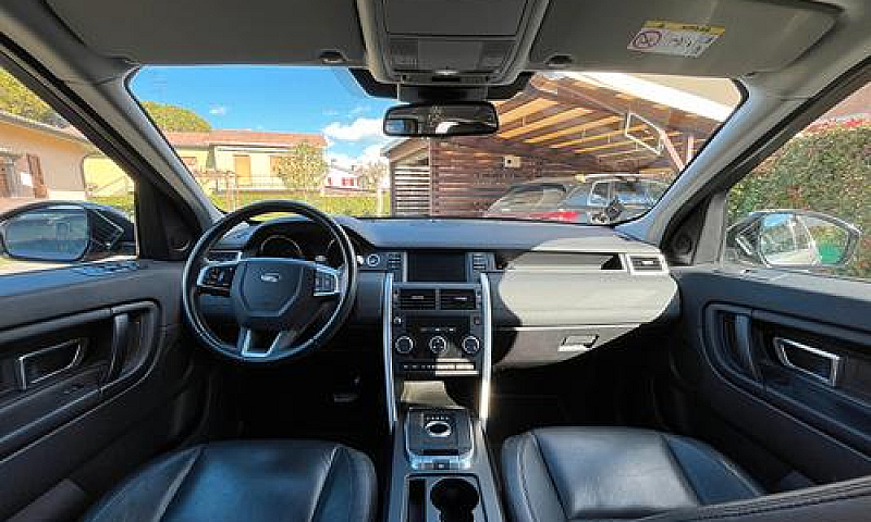 Land Rover Discovery...