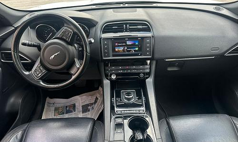 Jaguar F-Pace (X761)...