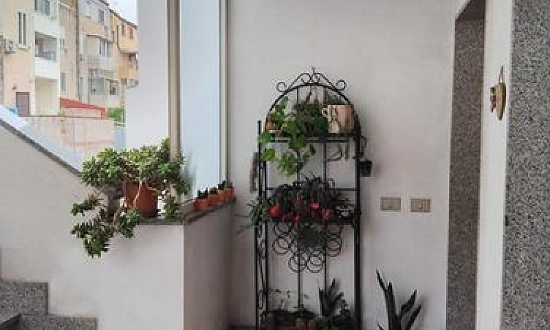 Cagliari,Via Is Mirr...