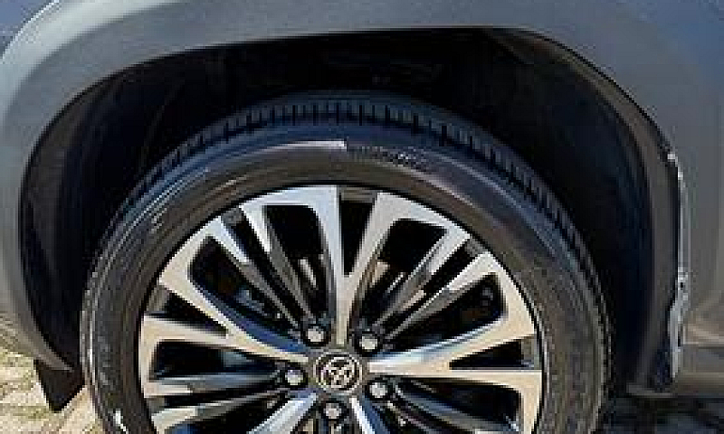 Toyota Yaris Cross 1...