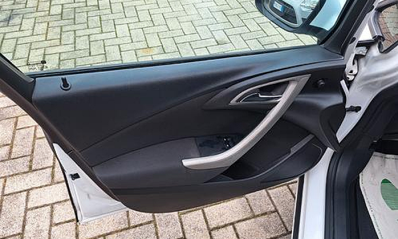 Opel Astra 1.4 Turbo...