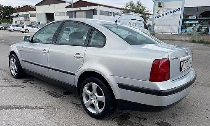 Volkswagen - Passat...