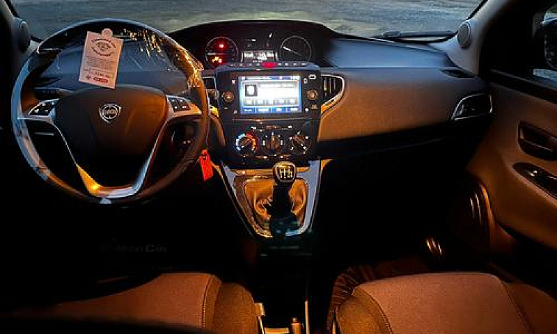 Lancia Ypsilon...