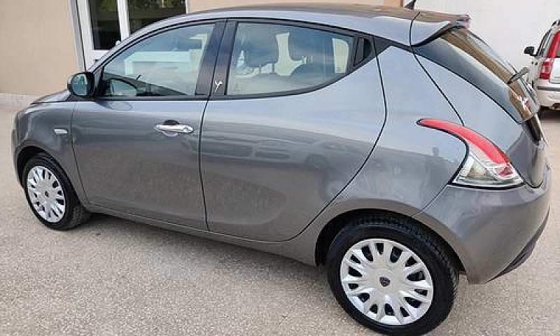 Lancia Ypsilon 1.2 B...