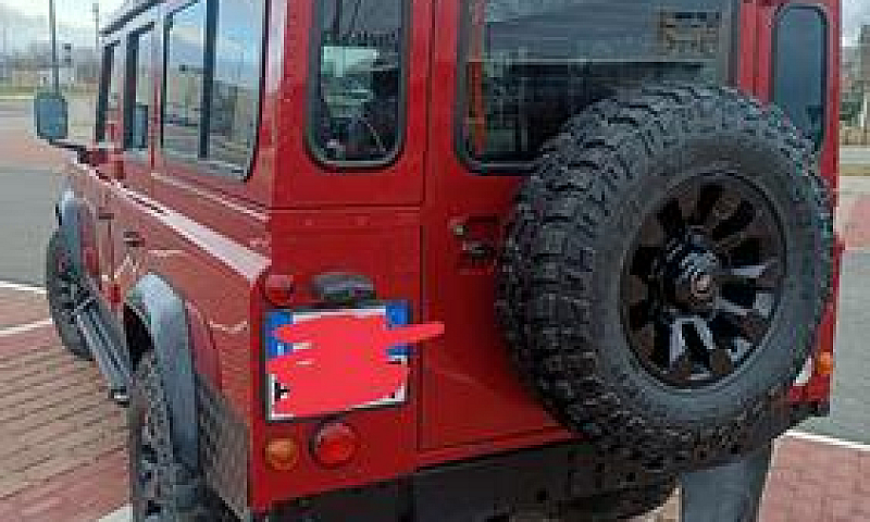 Land Rover Defender ...