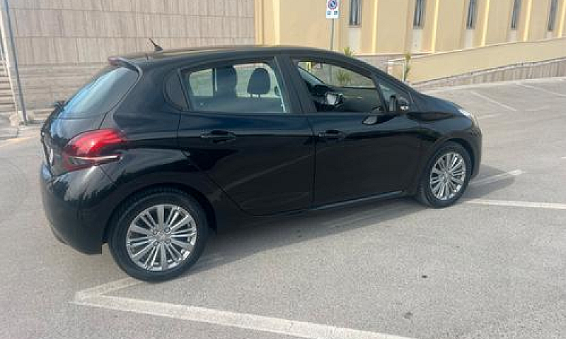 Peugeot 208 1.5 Hdi ...
