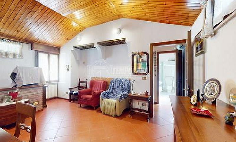 Porzione Di Casa Con...
