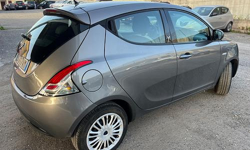 Lancia Ypsilon 1.3 M...