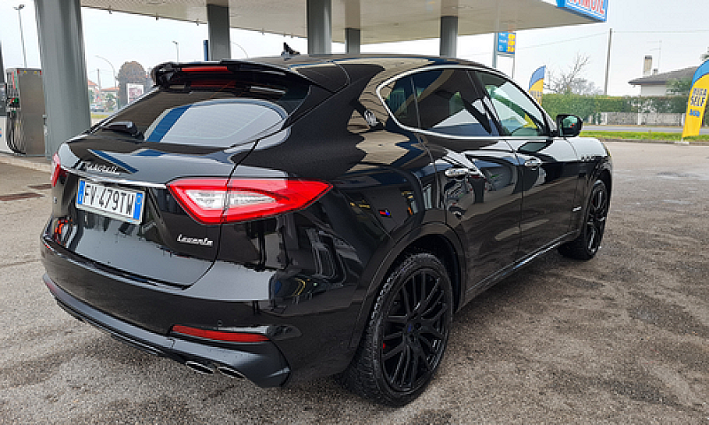 Maserati Levante Gra...