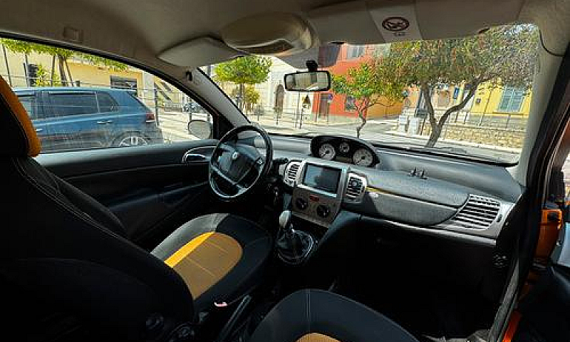 Lancia Ypsilon Momo ...