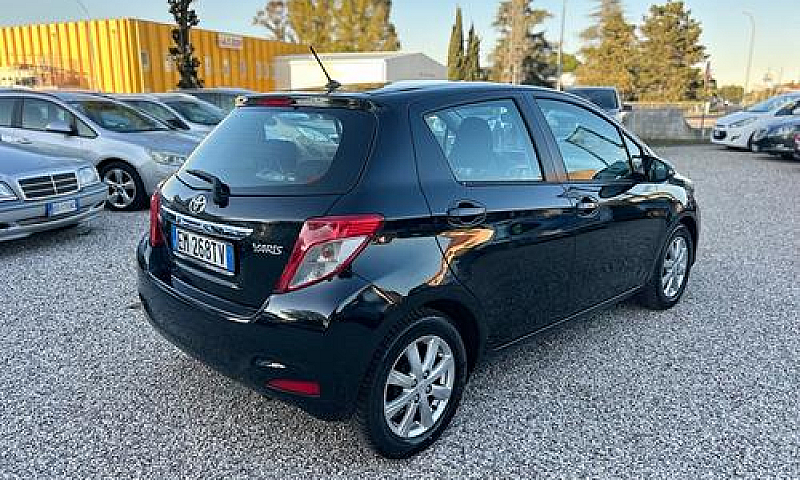 Toyota Yaris 1.3 5 P...
