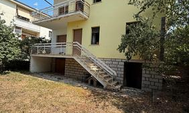 Villa Con Terreno A ...