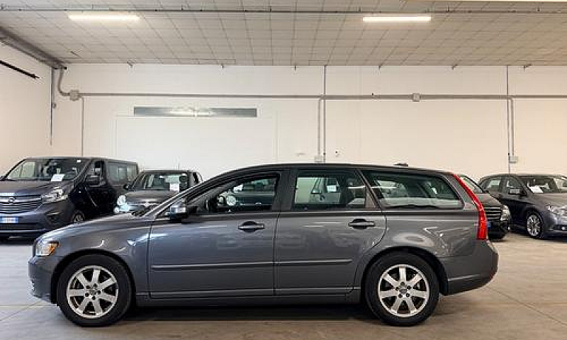 Volvo V50 Drive Pola...