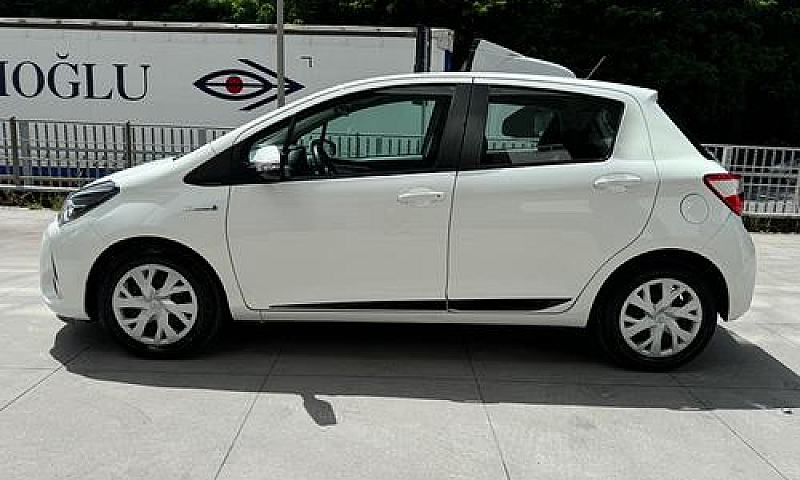 Toyota Yaris 1.5 Hyb...