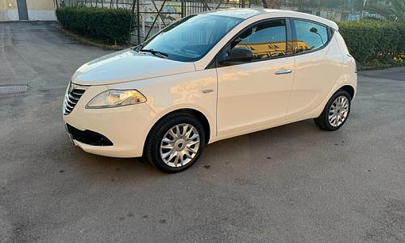 Lancia Ypsilon 1.2 6...