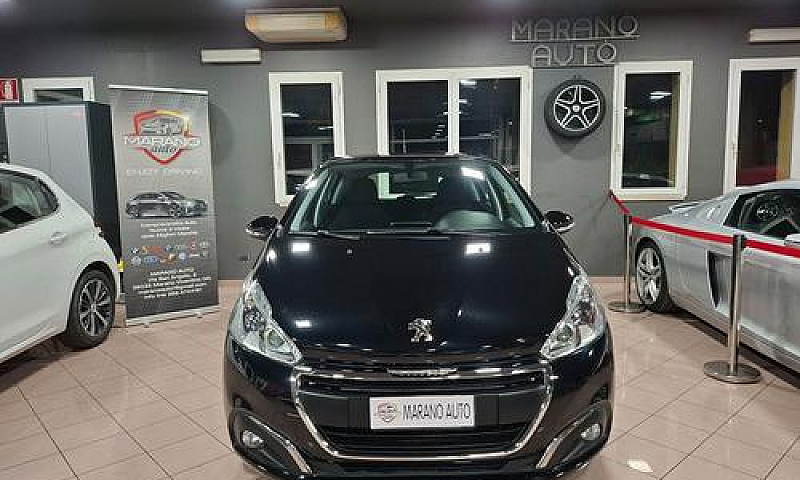 Peugeot 208 1.2 Benz...