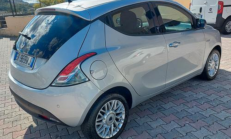 Lancia Ypsilon 1.3 M...