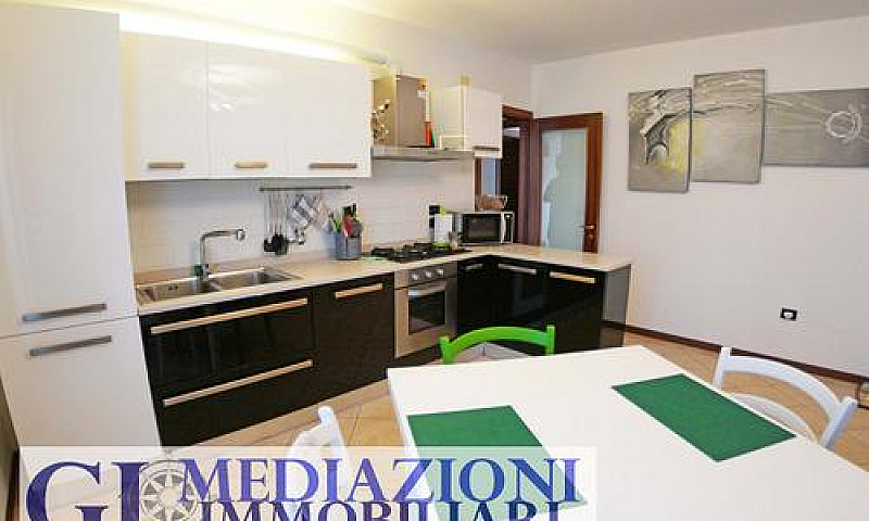 Appartamento Con Due...