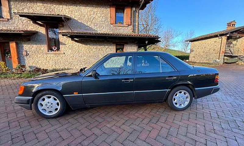 Mercedes-Benz E 200 ...