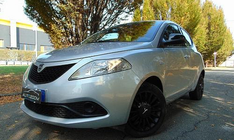 Lancia Ypsilon 3ª Se...