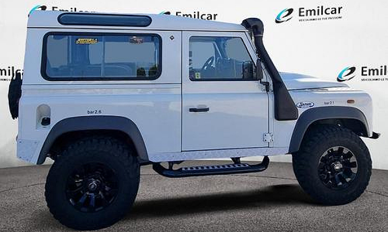 Land Rover Defender ...