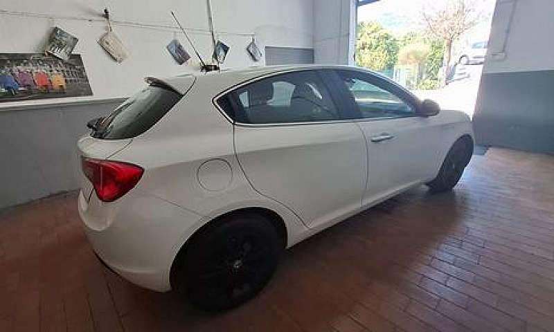 Alfa Romeo Giulietta...