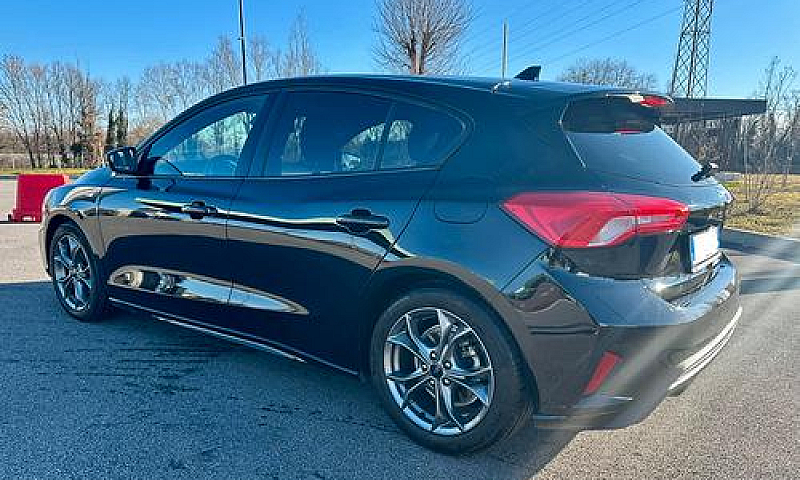 Ford Focus St-Line...