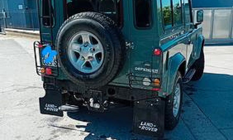 Land Rover Defender ...
