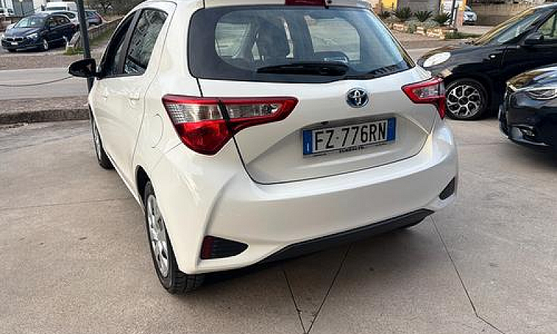 Toyota Yaris 1.5 Hyb...