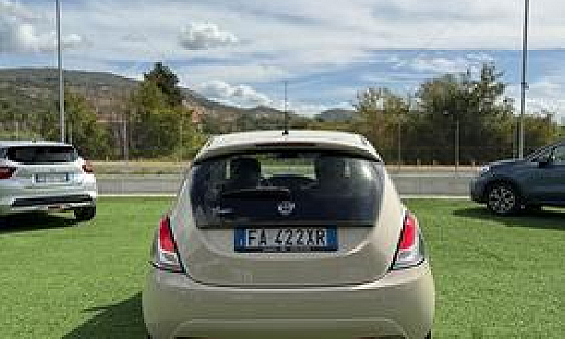 Lancia Ypsilon 1.2 6...