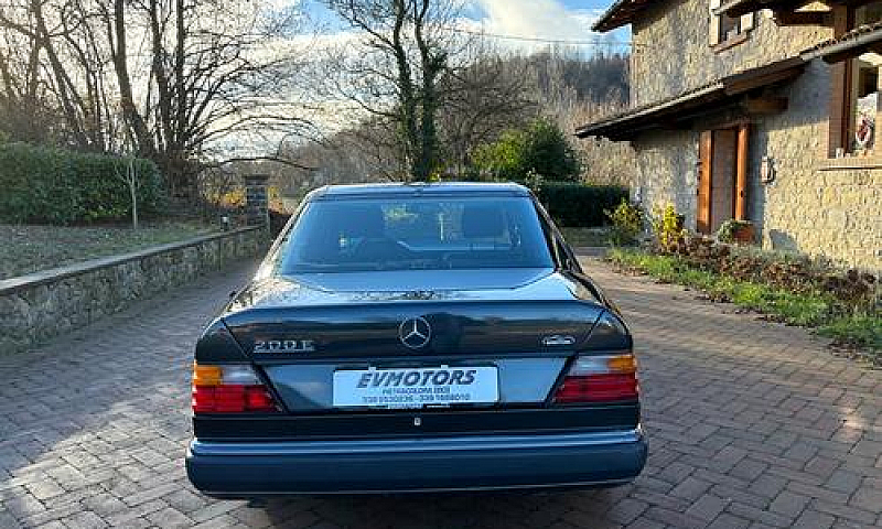 Mercedes-Benz E 200 ...