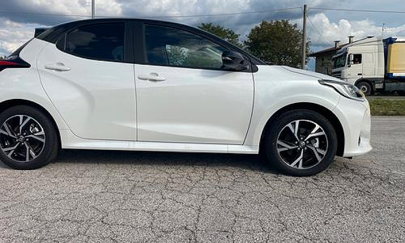 Toyota Yaris 1.5 Hyb...