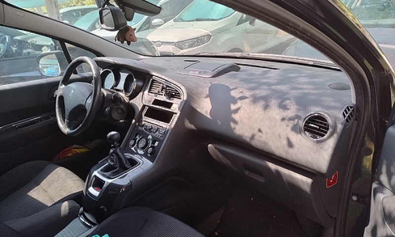 Peugeot 5008 2011 Fe...
