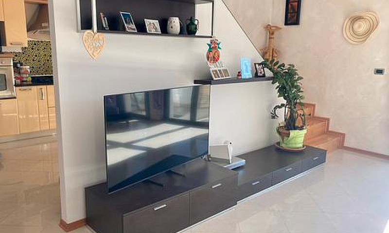Attico Con 2 Terrazz...