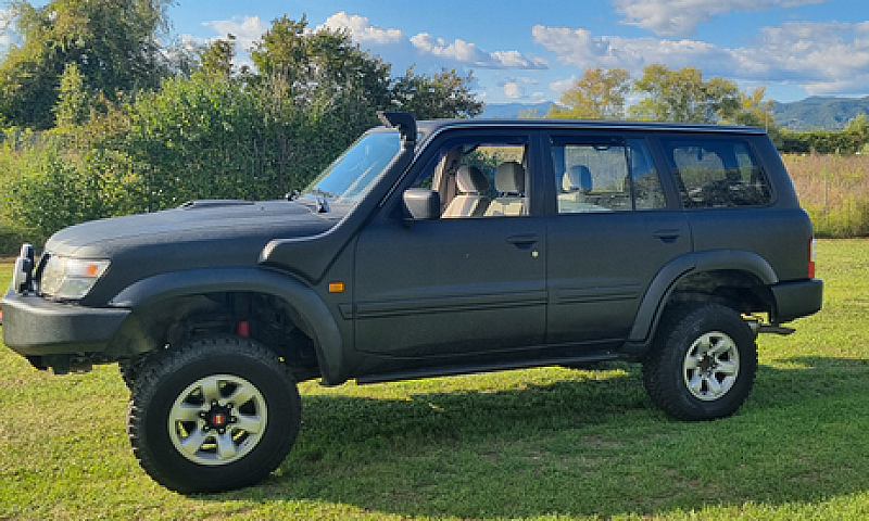 Nissan Patrol Gr Y61...