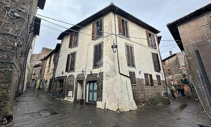 2 Locali A Viterbo...