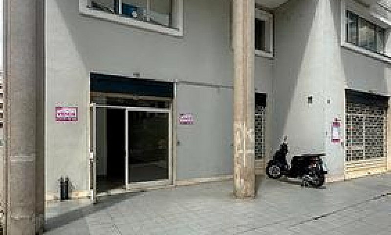 Negozio Di Ampia Met...
